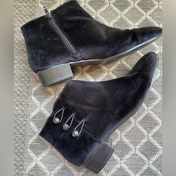 Nine West Shoes - Nine West Velvet Black Bootie